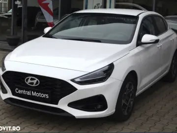 HYUNDAI i30 FASTBACK 1.5T-GDi M-Hybrid HIGHWAY