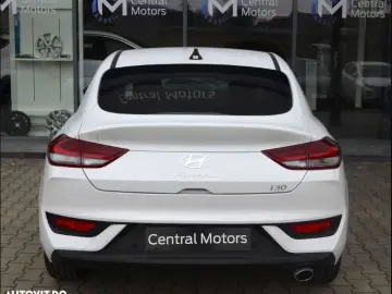 HYUNDAI i30 FASTBACK 1.5T-GDi M-Hybrid HIGHWAY