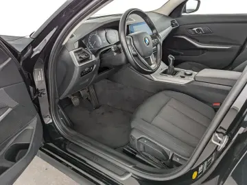 318d Mild Hybrid Advantage LED+NAVI+PDC+SHZ+TEMP