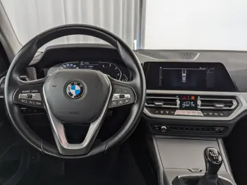 318d Mild Hybrid Advantage LED+NAVI+PDC+SHZ+TEMP