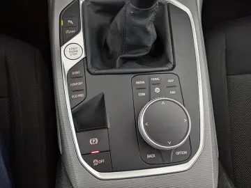 318d Mild Hybrid Advantage LED+NAVI+PDC+SHZ+TEMP