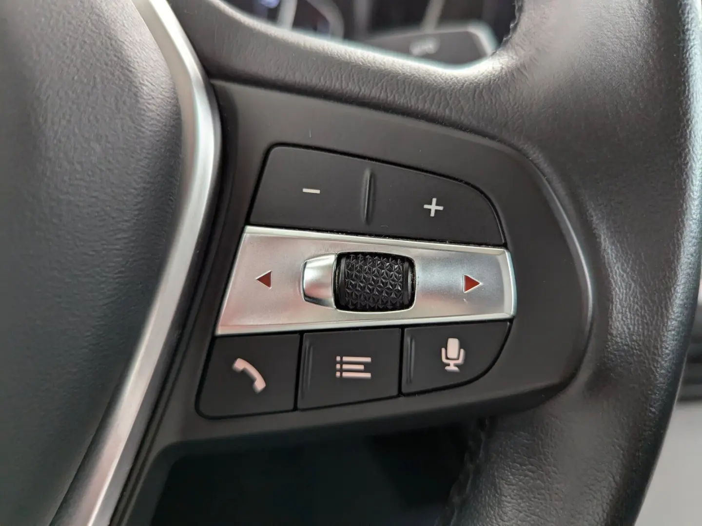 318d Mild Hybrid Advantage LED+NAVI+PDC+SHZ+TEMP
