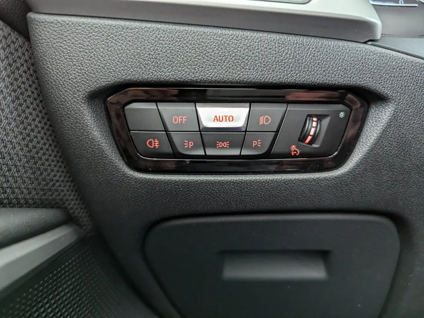 318d Mild Hybrid Advantage LED+NAVI+PDC+SHZ+TEMP