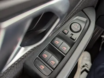 318d Mild Hybrid Advantage LED+NAVI+PDC+SHZ+TEMP