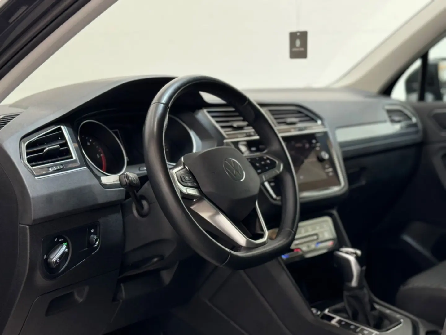 VOLKSWAGEN Tiguan 2.0 DSG/HUD-LED-SIDE-ACC-LEASING