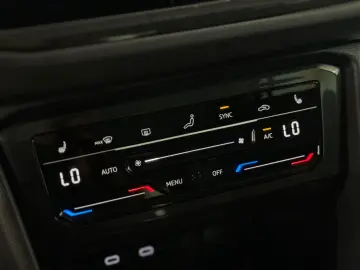 VOLKSWAGEN Tiguan 2.0 DSG/HUD-LED-SIDE-ACC-LEASING