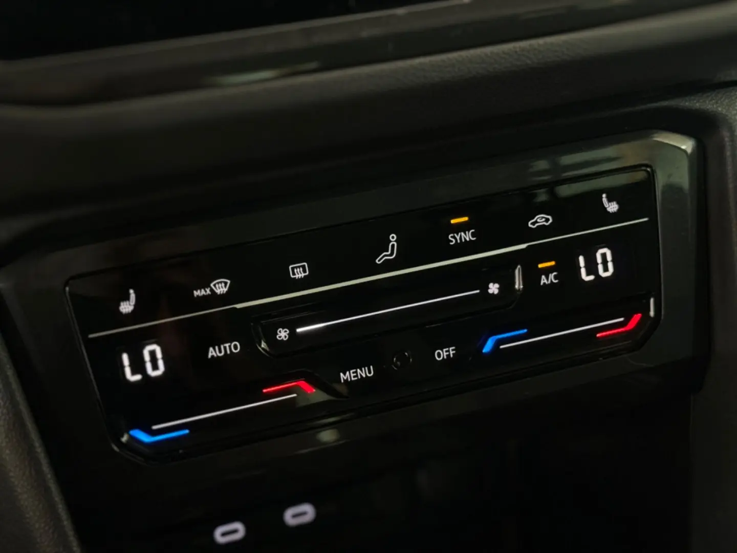 VOLKSWAGEN Tiguan 2.0 DSG/HUD-LED-SIDE-ACC-LEASING