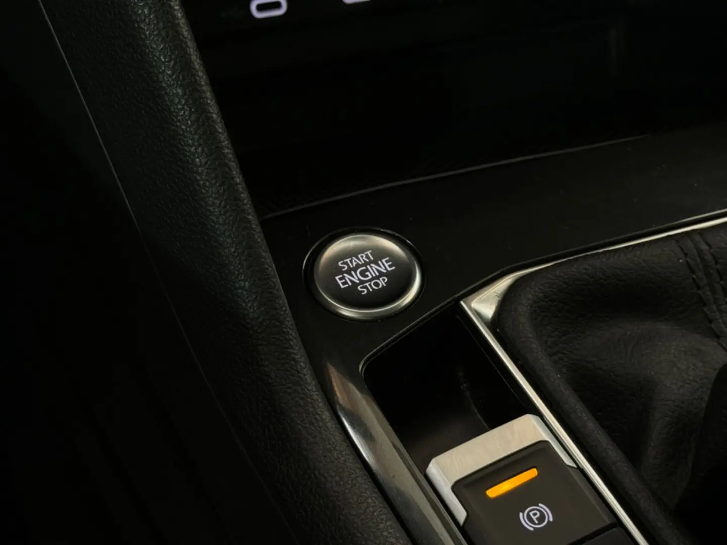 VOLKSWAGEN Tiguan 2.0 DSG/HUD-LED-SIDE-ACC-LEASING