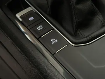 VOLKSWAGEN Tiguan 2.0 DSG/HUD-LED-SIDE-ACC-LEASING