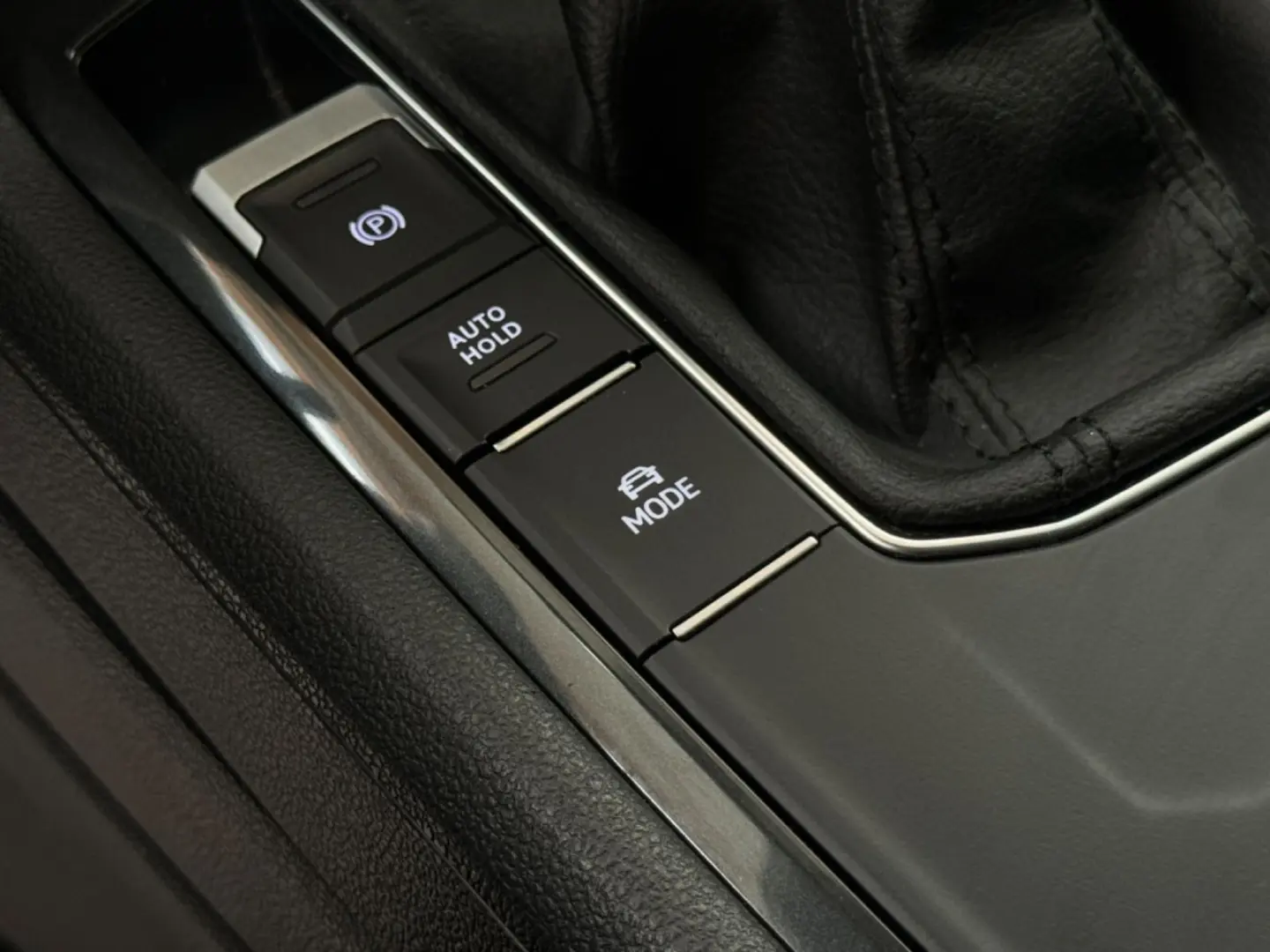 VOLKSWAGEN Tiguan 2.0 DSG/HUD-LED-SIDE-ACC-LEASING