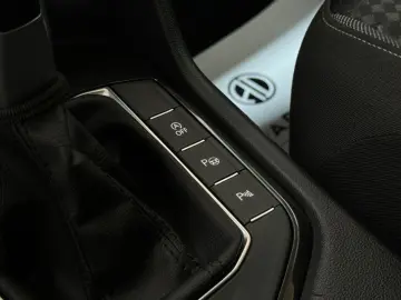 VOLKSWAGEN Tiguan 2.0 DSG/HUD-LED-SIDE-ACC-LEASING