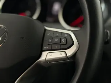 VOLKSWAGEN Tiguan 2.0 DSG/HUD-LED-SIDE-ACC-LEASING