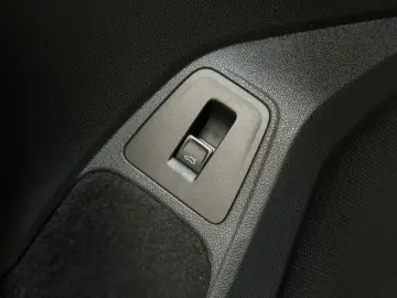 VOLKSWAGEN Tiguan 2.0 DSG/HUD-LED-SIDE-ACC-LEASING