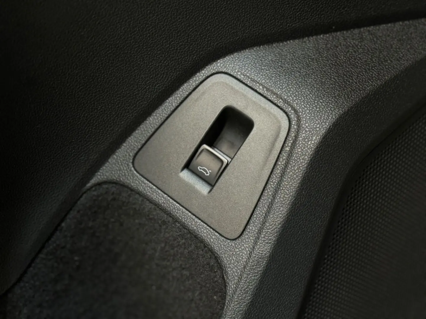 VOLKSWAGEN Tiguan 2.0 DSG/HUD-LED-SIDE-ACC-LEASING