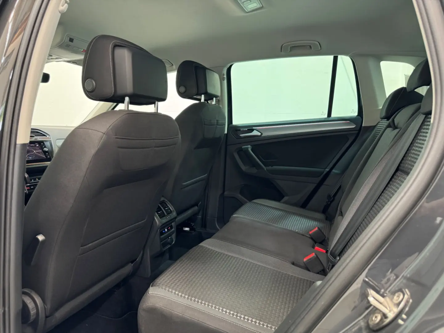 VOLKSWAGEN Tiguan 2.0 DSG/HUD-LED-SIDE-ACC-LEASING