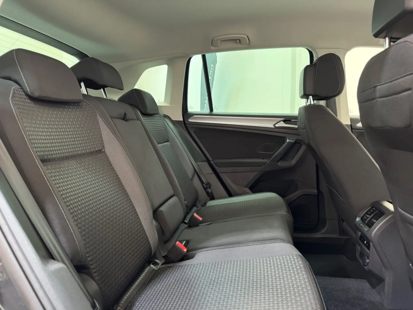 VOLKSWAGEN Tiguan 2.0 DSG/HUD-LED-SIDE-ACC-LEASING