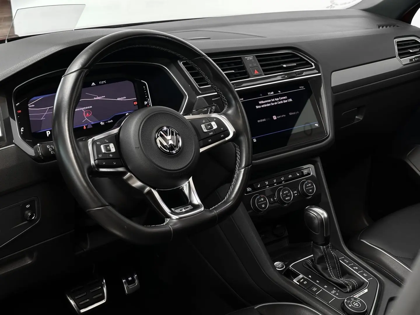 VOLKSWAGEN Tiguan Allspace 4M 3x R-Line *Pano*Virtual*Leder