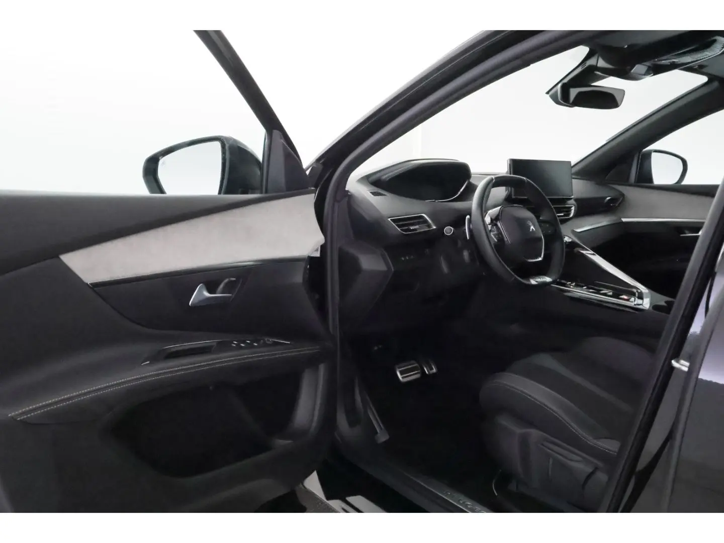 PEUGEOT 5008 1.2PureTech Aut.GT+LED+NAVI+VIRTUAL+7-SITZE