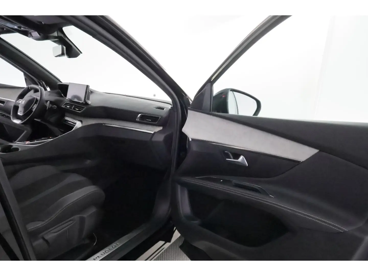 PEUGEOT 5008 1.2PureTech Aut.GT+LED+NAVI+VIRTUAL+7-SITZE