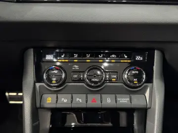 SKODA Karoq 1.5 TSI SPORTLINE*PANO*CARPLAY*KAM*LEASING