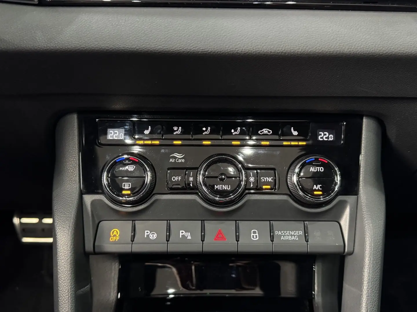 SKODA Karoq 1.5 TSI SPORTLINE*PANO*CARPLAY*KAM*LEASING