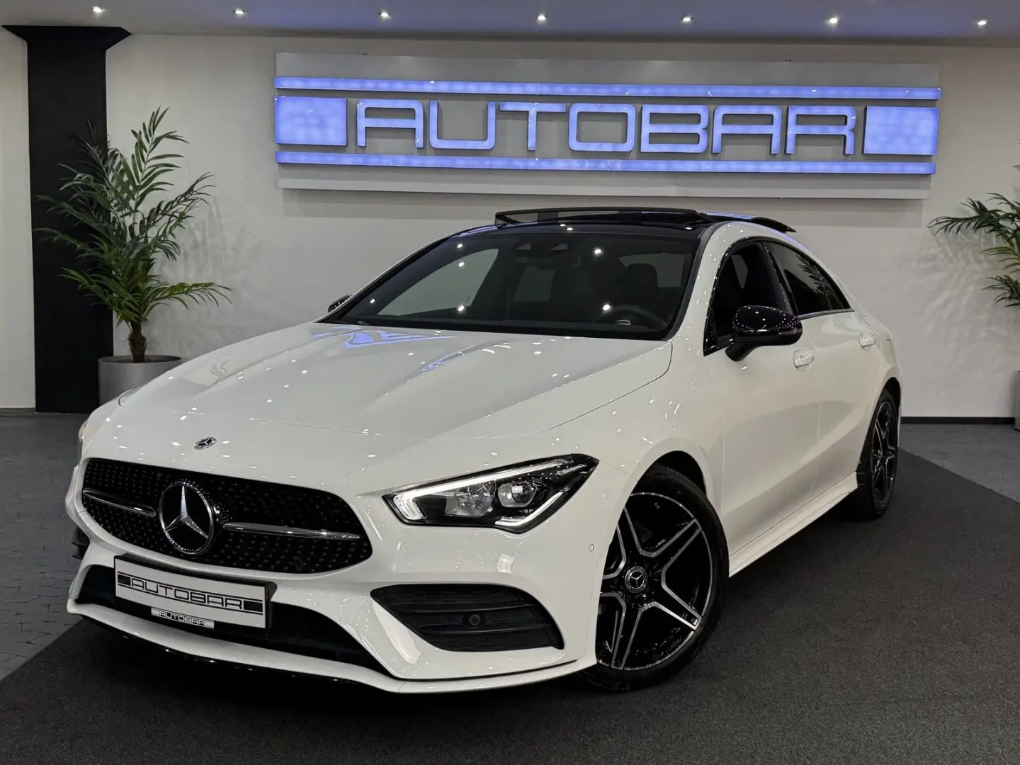 MERCEDES BENZ CLA 180 AMG-LINE*WIDESCR*PANO*AMBIENTE
