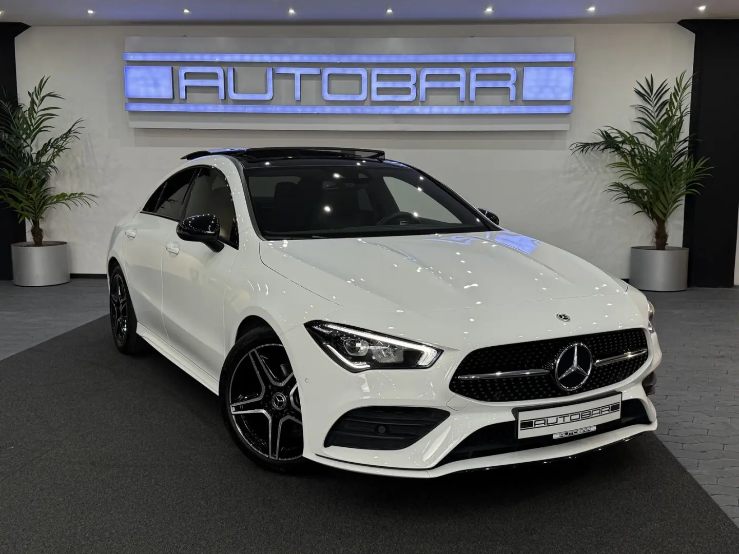 MERCEDES BENZ CLA 180 AMG-LINE*WIDESCR*PANO*AMBIENTE