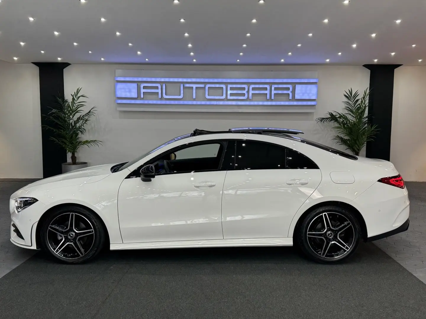 MERCEDES BENZ CLA 180 AMG-LINE*WIDESCR*PANO*AMBIENTE