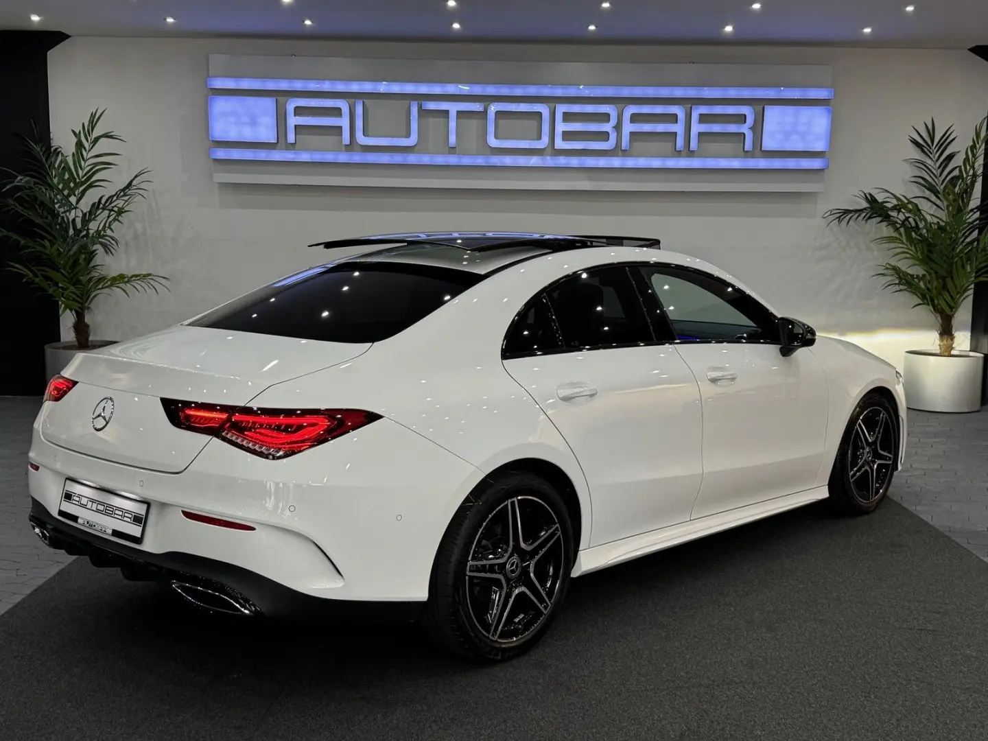 MERCEDES BENZ CLA 180 AMG-LINE*WIDESCR*PANO*AMBIENTE