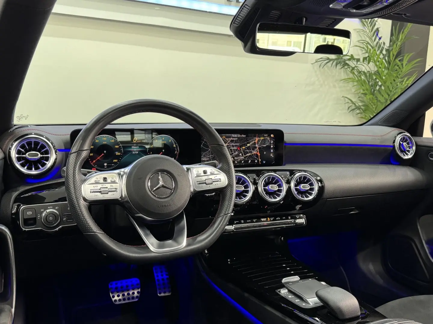 MERCEDES BENZ CLA 180 AMG-LINE*WIDESCR*PANO*AMBIENTE