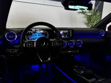 MERCEDES BENZ CLA 180 AMG-LINE*WIDESCR*PANO*AMBIENTE