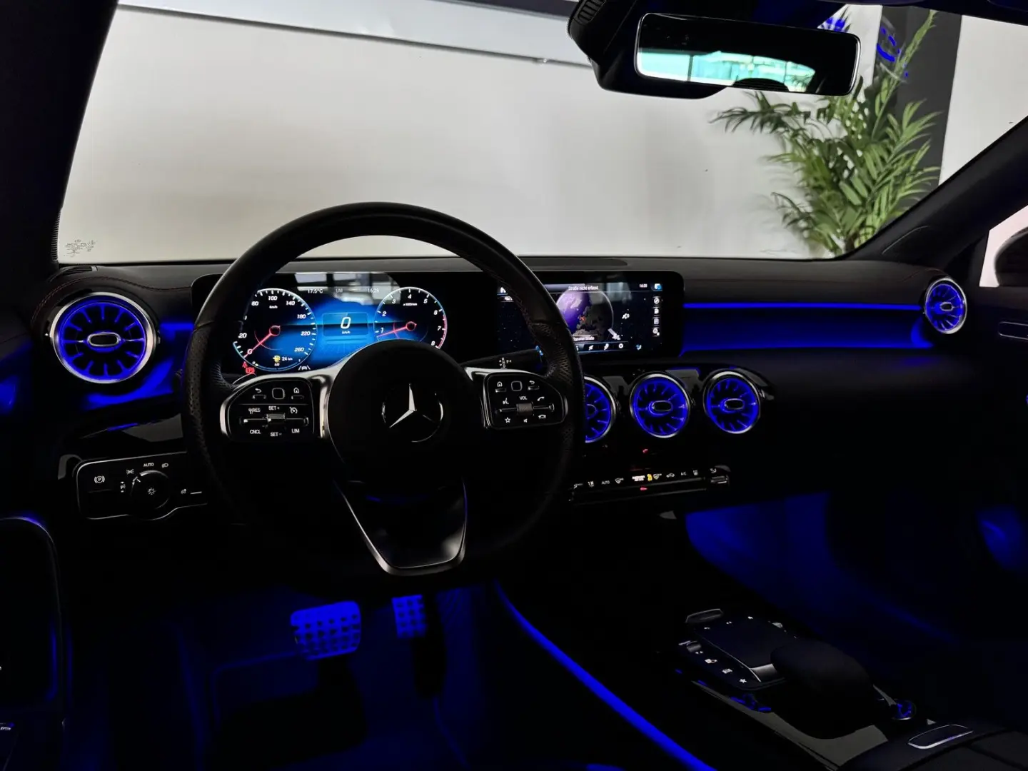 MERCEDES BENZ CLA 180 AMG-LINE*WIDESCR*PANO*AMBIENTE