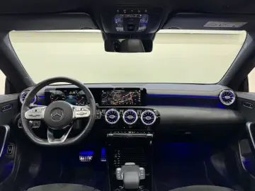 MERCEDES BENZ CLA 180 AMG-LINE*WIDESCR*PANO*AMBIENTE
