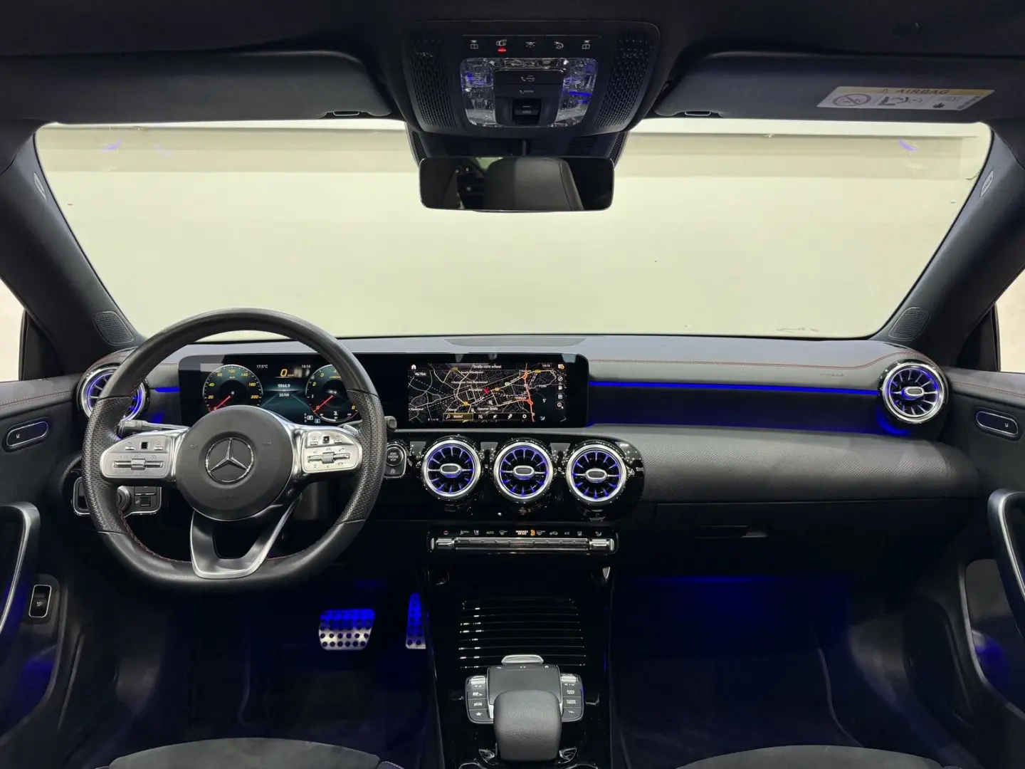 MERCEDES BENZ CLA 180 AMG-LINE*WIDESCR*PANO*AMBIENTE