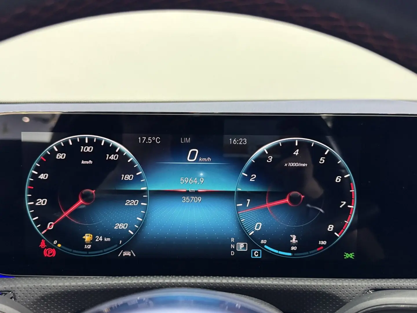 MERCEDES BENZ CLA 180 AMG-LINE*WIDESCR*PANO*AMBIENTE