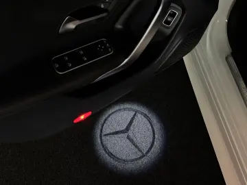 MERCEDES BENZ CLA 180 AMG-LINE*WIDESCR*PANO*AMBIENTE
