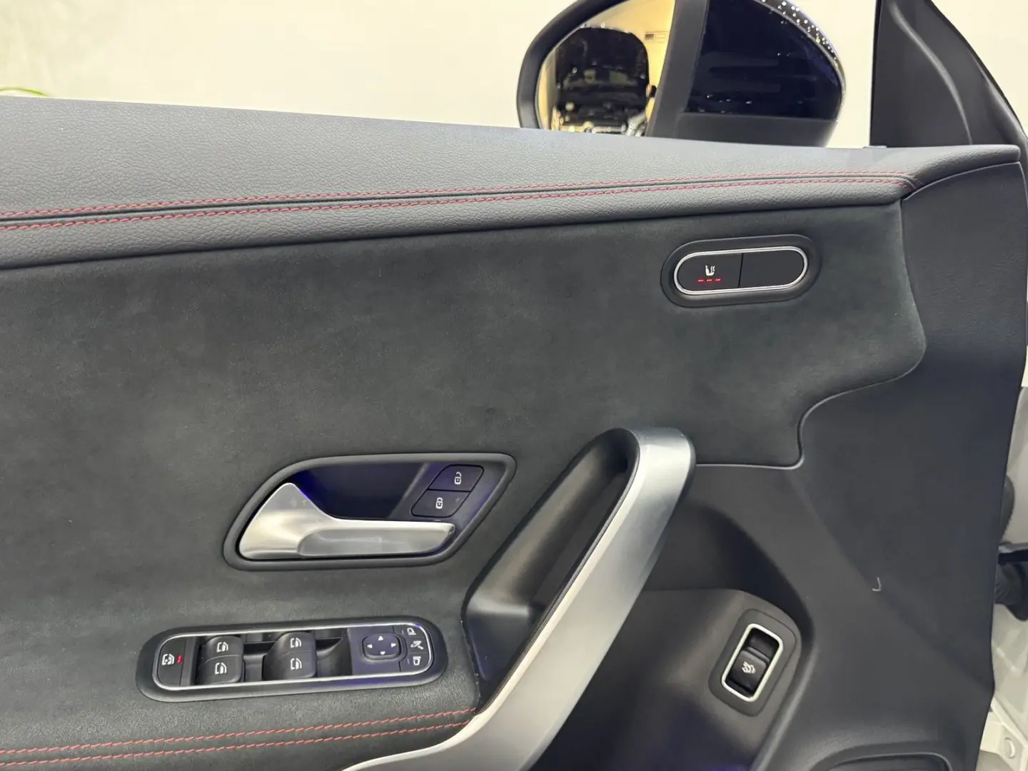 MERCEDES BENZ CLA 180 AMG-LINE*WIDESCR*PANO*AMBIENTE