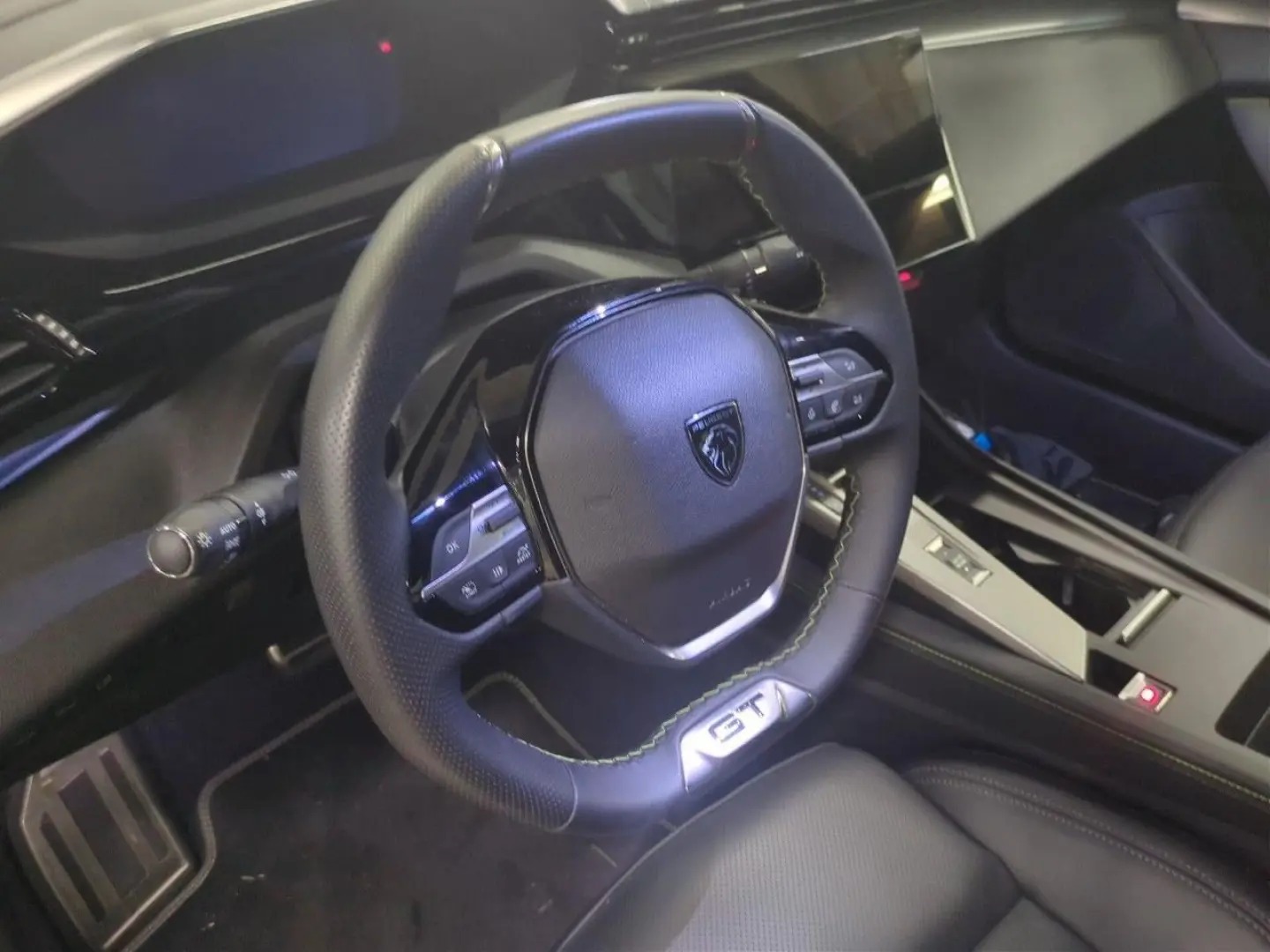 PEUGEOT 408 GT Plug-In Hybrid AT8 225PS*NIGHT VISION*