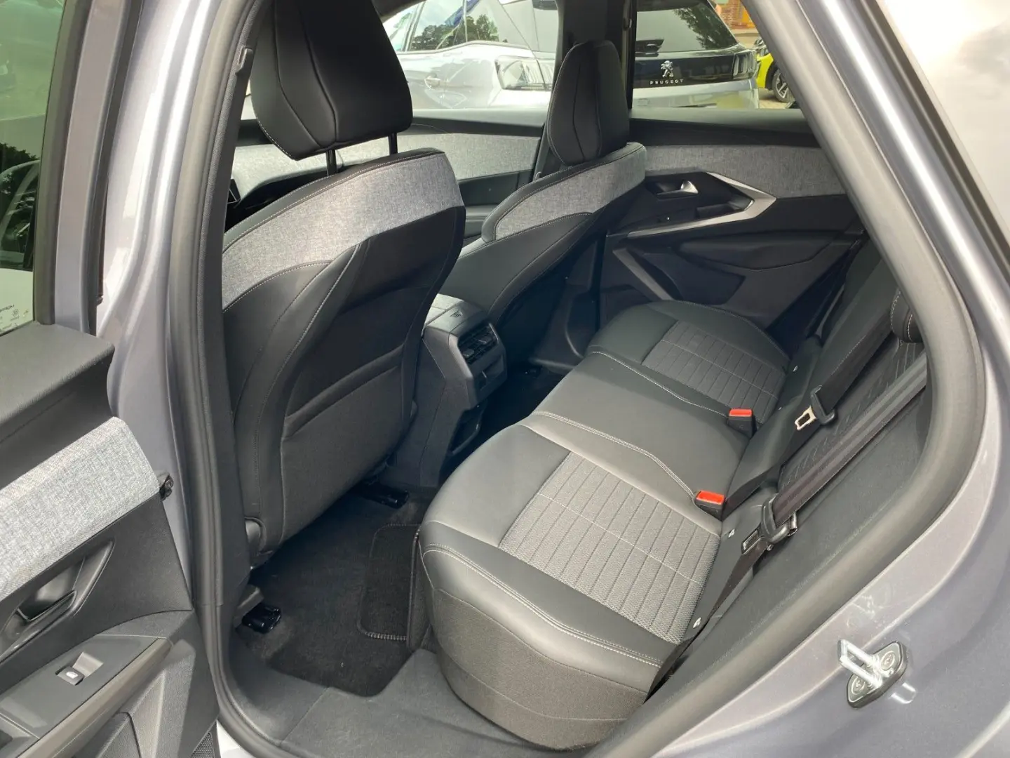 PEUGEOT 3008 Allure Hybrid 145 E-DCS6