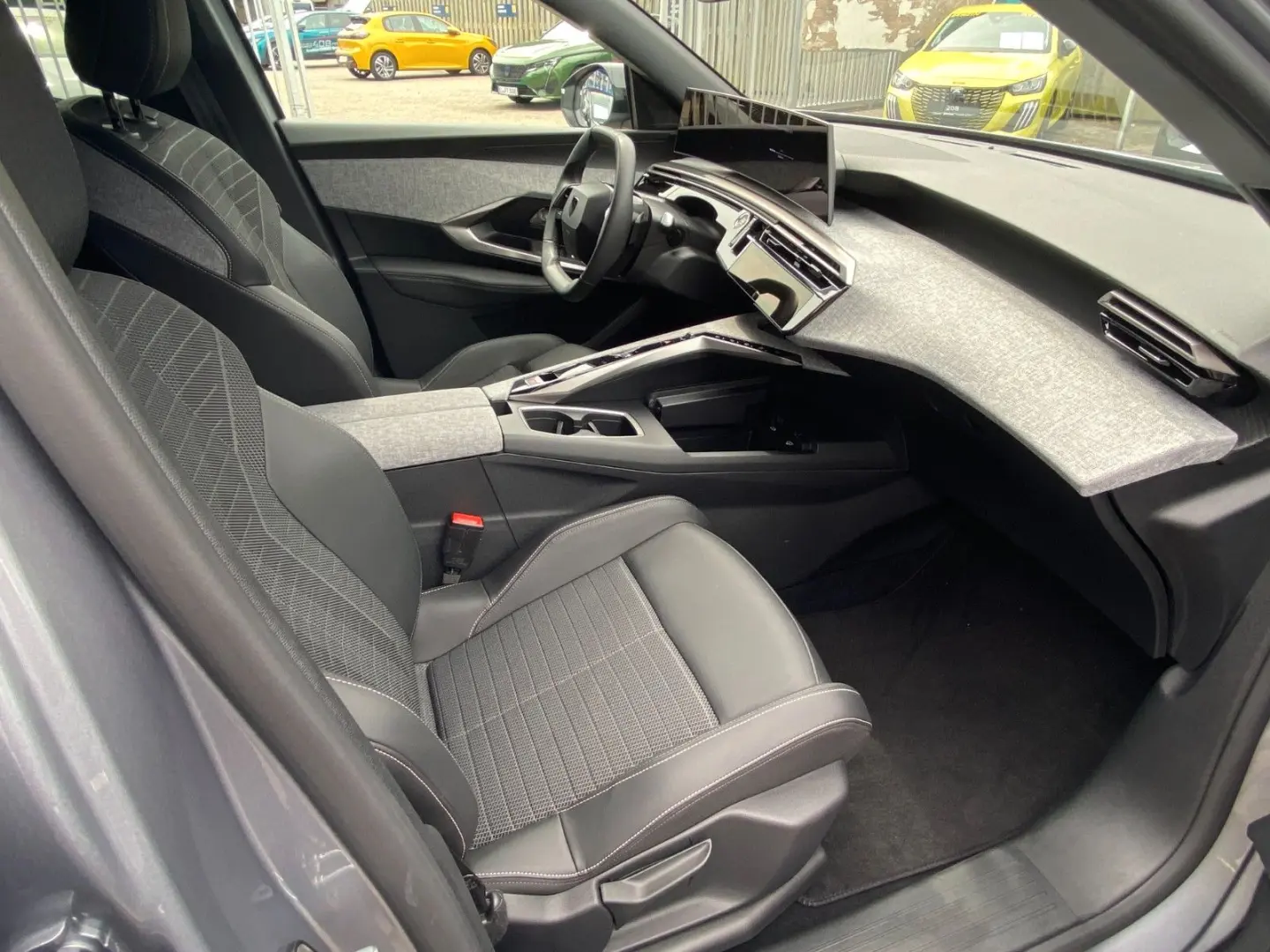 PEUGEOT 3008 Allure Hybrid 145 E-DCS6