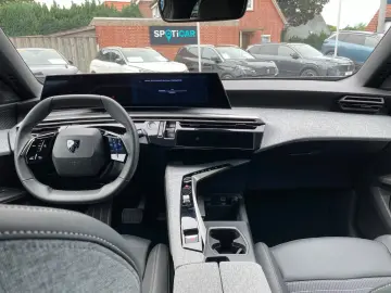PEUGEOT 3008 Allure Hybrid 145 E-DCS6