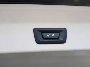 X3 xDrive 20i FACEL. LED W-LAN NAVI KAMERA SHZ