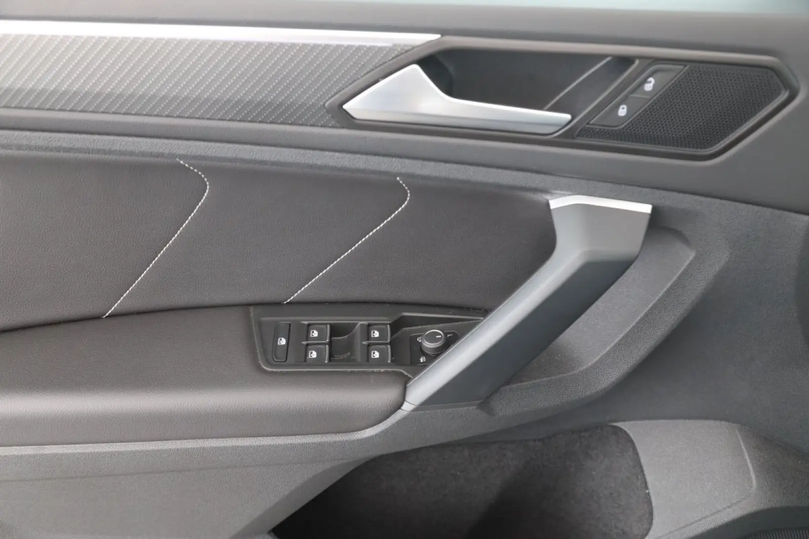 Tiguan 1.5 TSI DSG R-Line | NAVI | AHK | LED |