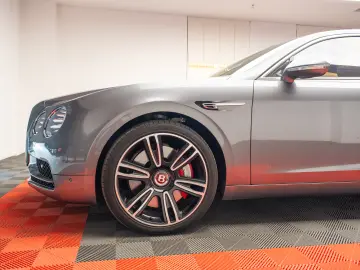 BENTLEY FLYNG SPUR V8S