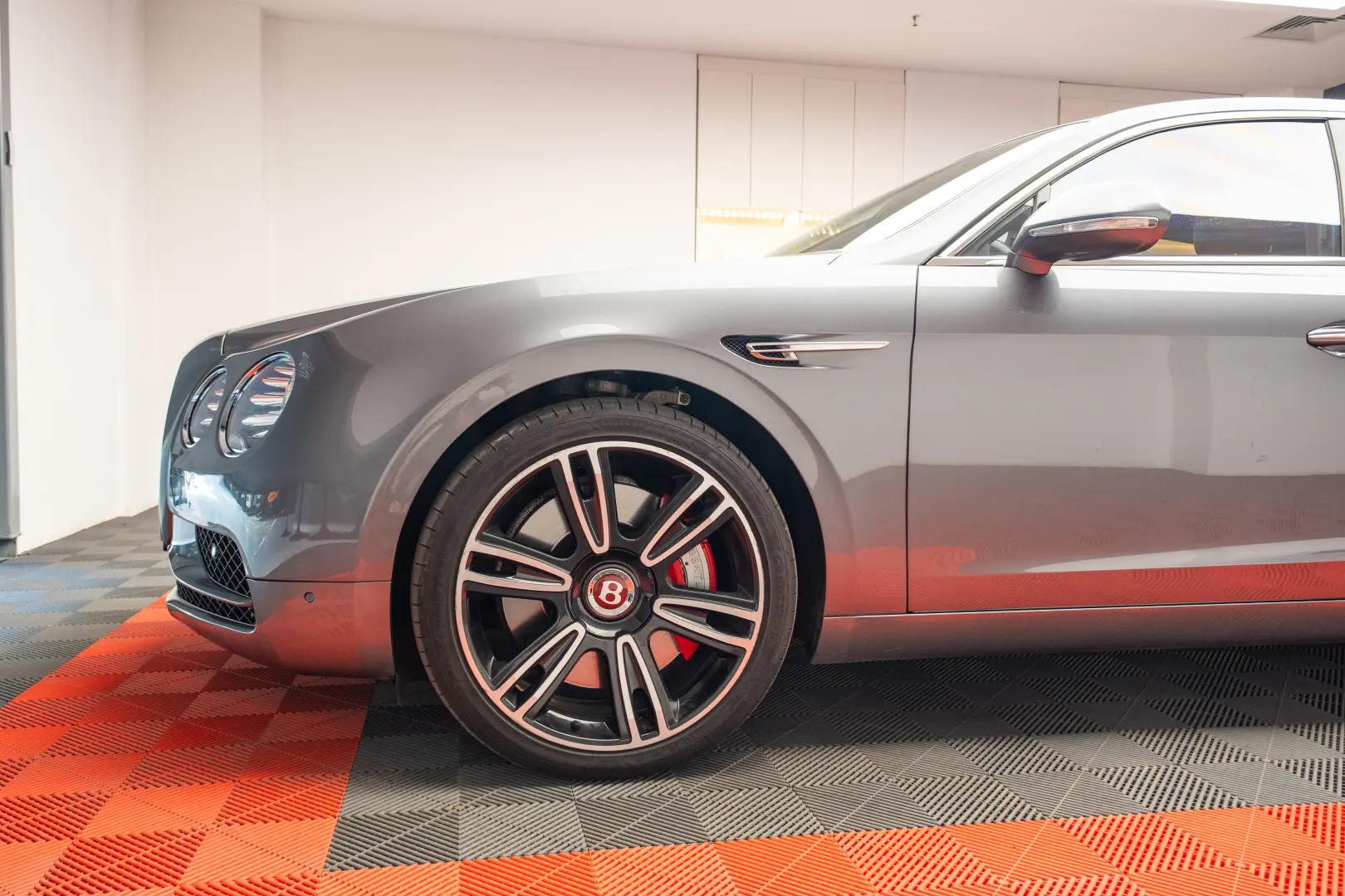 BENTLEY FLYNG SPUR V8S