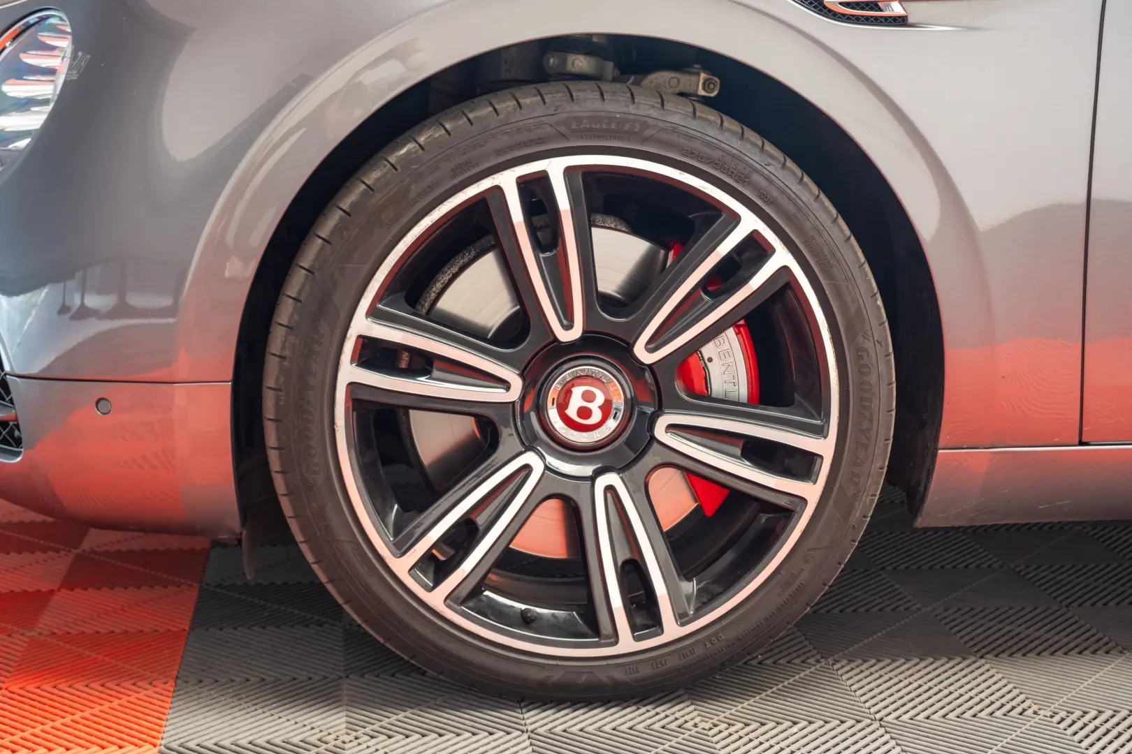 BENTLEY FLYNG SPUR V8S
