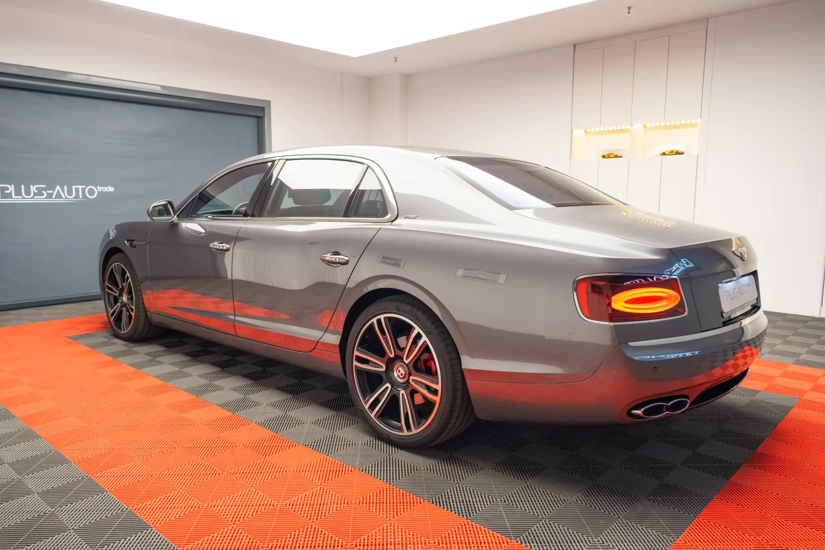 BENTLEY FLYNG SPUR V8S