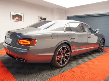 BENTLEY FLYNG SPUR V8S
