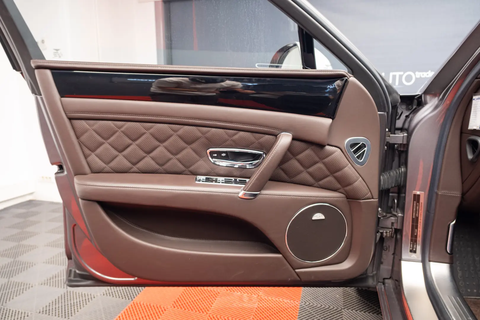 BENTLEY FLYNG SPUR V8S