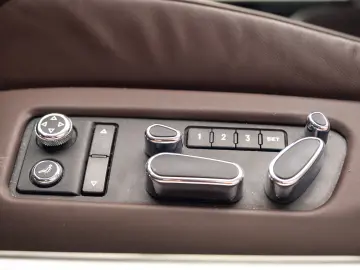 BENTLEY FLYNG SPUR V8S